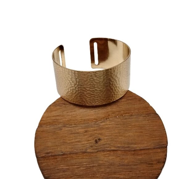 Vintage Gold-tone Hammered Wide Open Cuff Bracelet Statement Piece - Picture 5 of 11